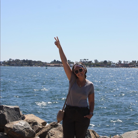 Meet the Posher - Carly - Picture 1 of 6